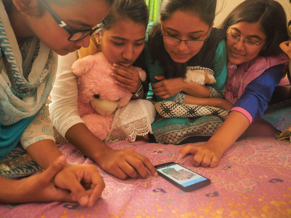 Teenagers in Bangladesh using Webmaker