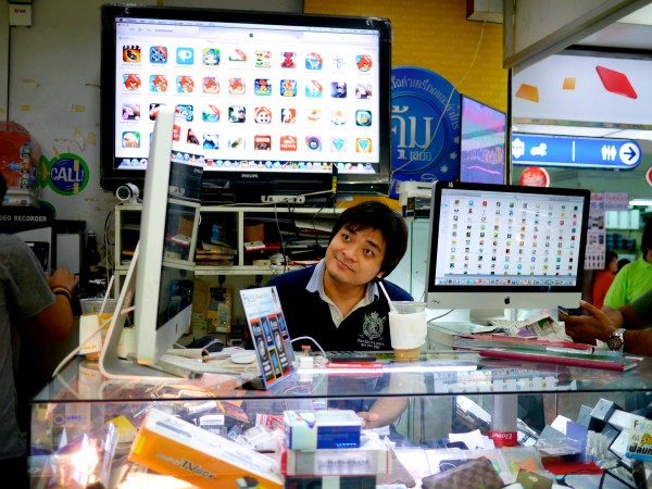 A mall kiosk in Bangkok selling smartphone apps. 